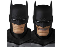 (PRE-ORDER) Batman: Hush MAFEX No.126 Batman (Black Ver.)