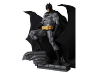 
              (PRE-ORDER) Batman: Hush MAFEX No.126 Batman (Black Ver.)
            